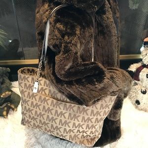 Michael Kors Jet Set Large monogrammed purse tote